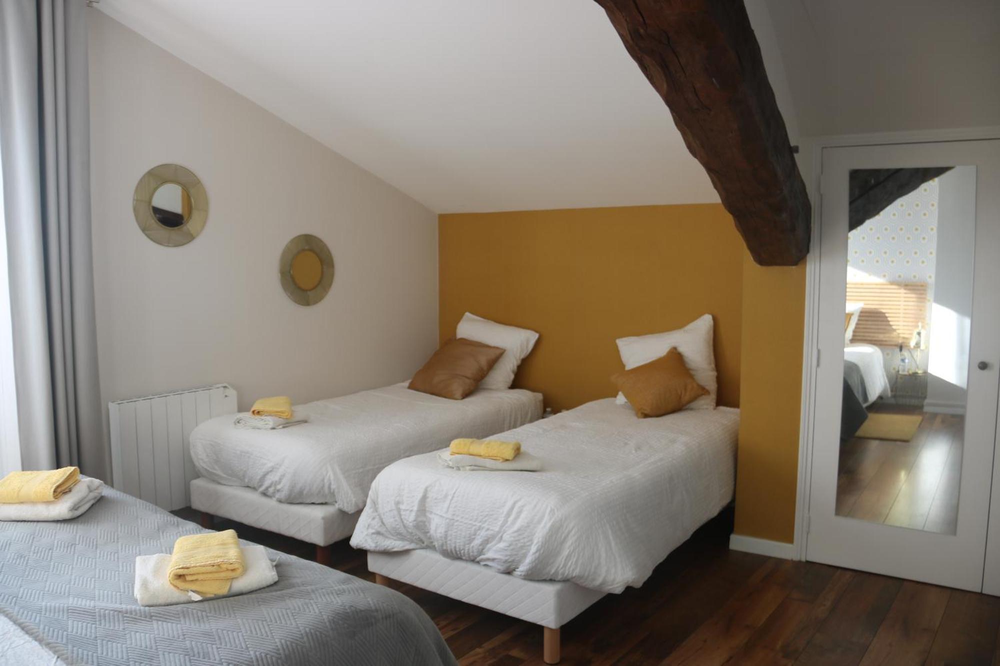Hotel "Les Peyres" Lamothe-Landerron Exterior foto