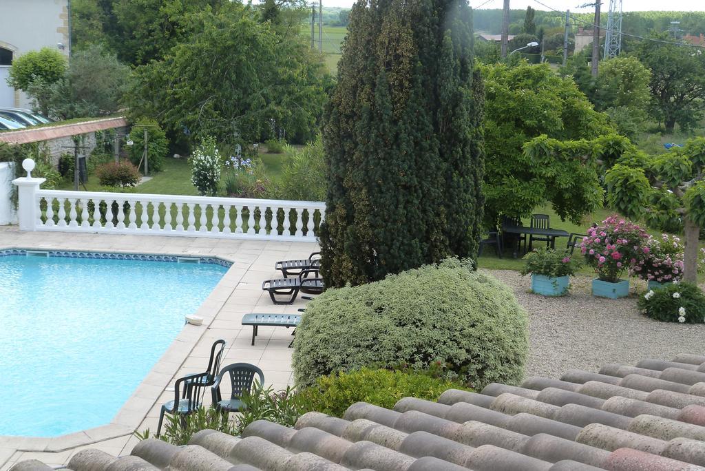 Hotel "Les Peyres" Lamothe-Landerron Habitación foto
